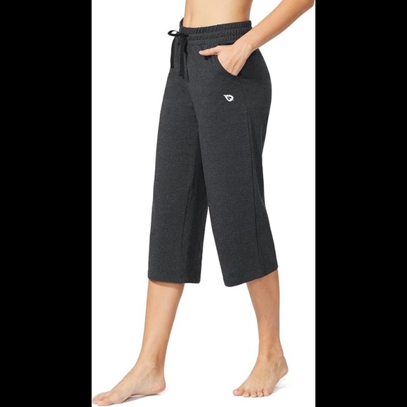 BALEAF Women's Wide Leg Drawstring Capri Pants With Pockets - Picture 4 of 7